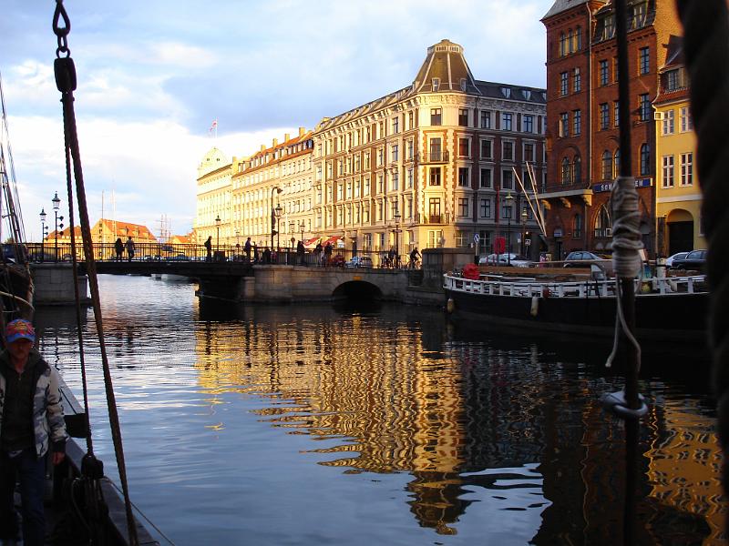 91 08 06 13 Nyhavn by night.JPG